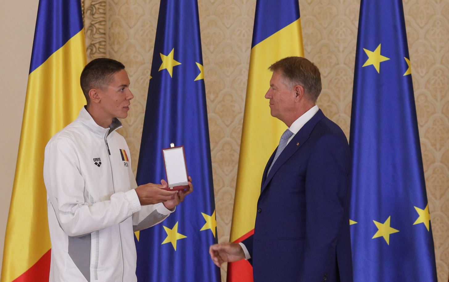 Reacția lui David Popovici după ce a fost decorat de către Klaus Iohannis. “Avem o misiune”