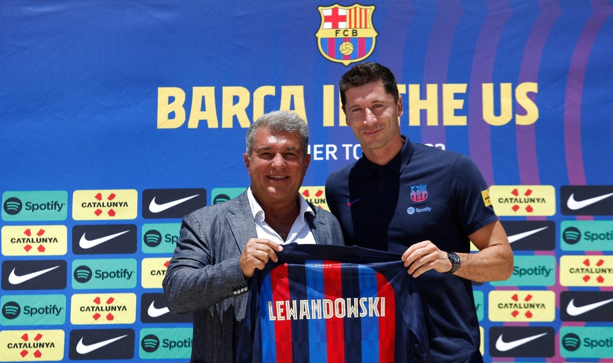 Robert Lewandowski a vorbit în catalană la prezentarea oficială la Barcelona! Polonezul vrea să debuteze la El Clasico