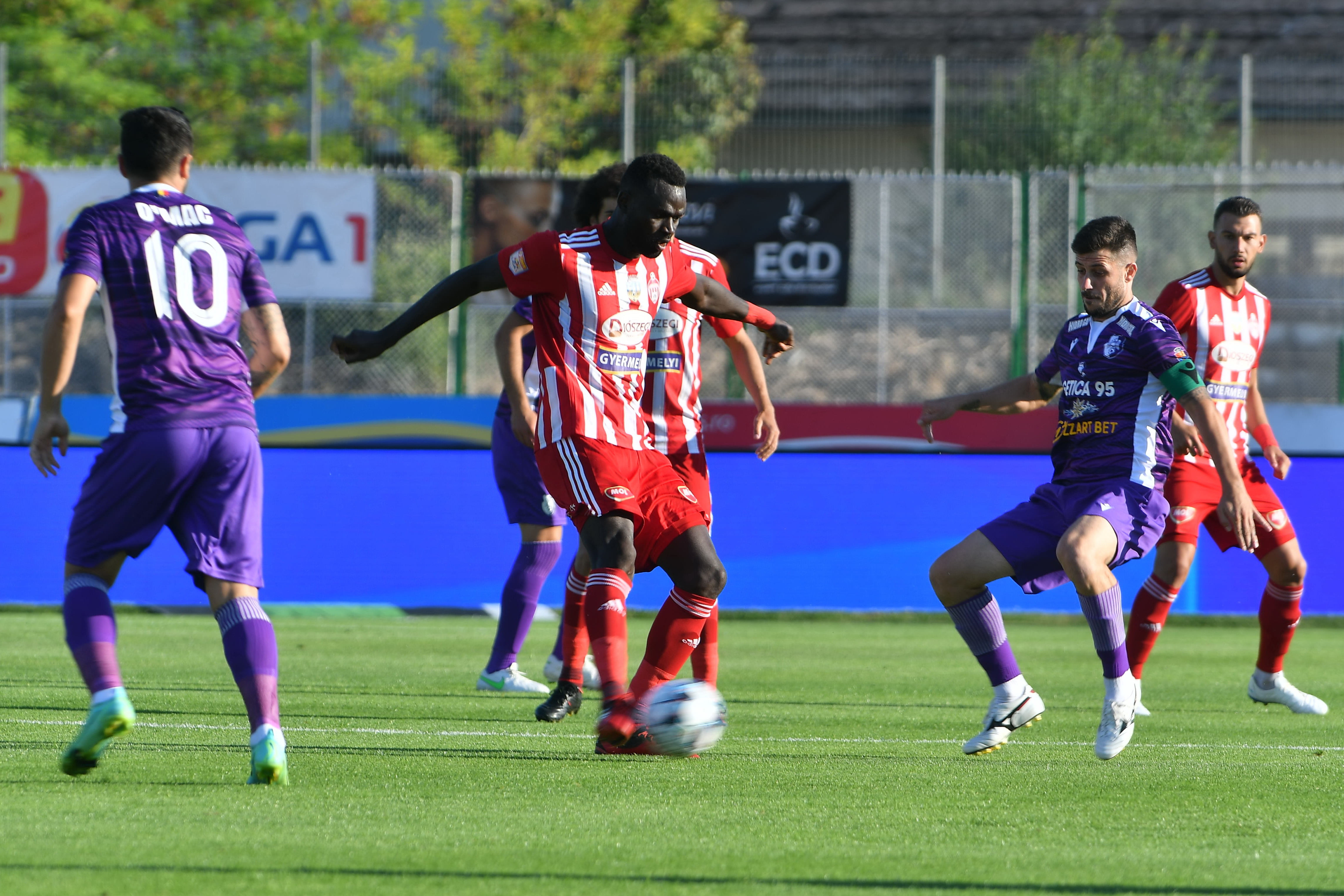 Sepsi Sfântu Gheorghe - FC Argeș 0-0, ACUM, pe Digi Sport 1, în etapa a 2-a a Superligii. Bertrand, ratare singur cu portarul