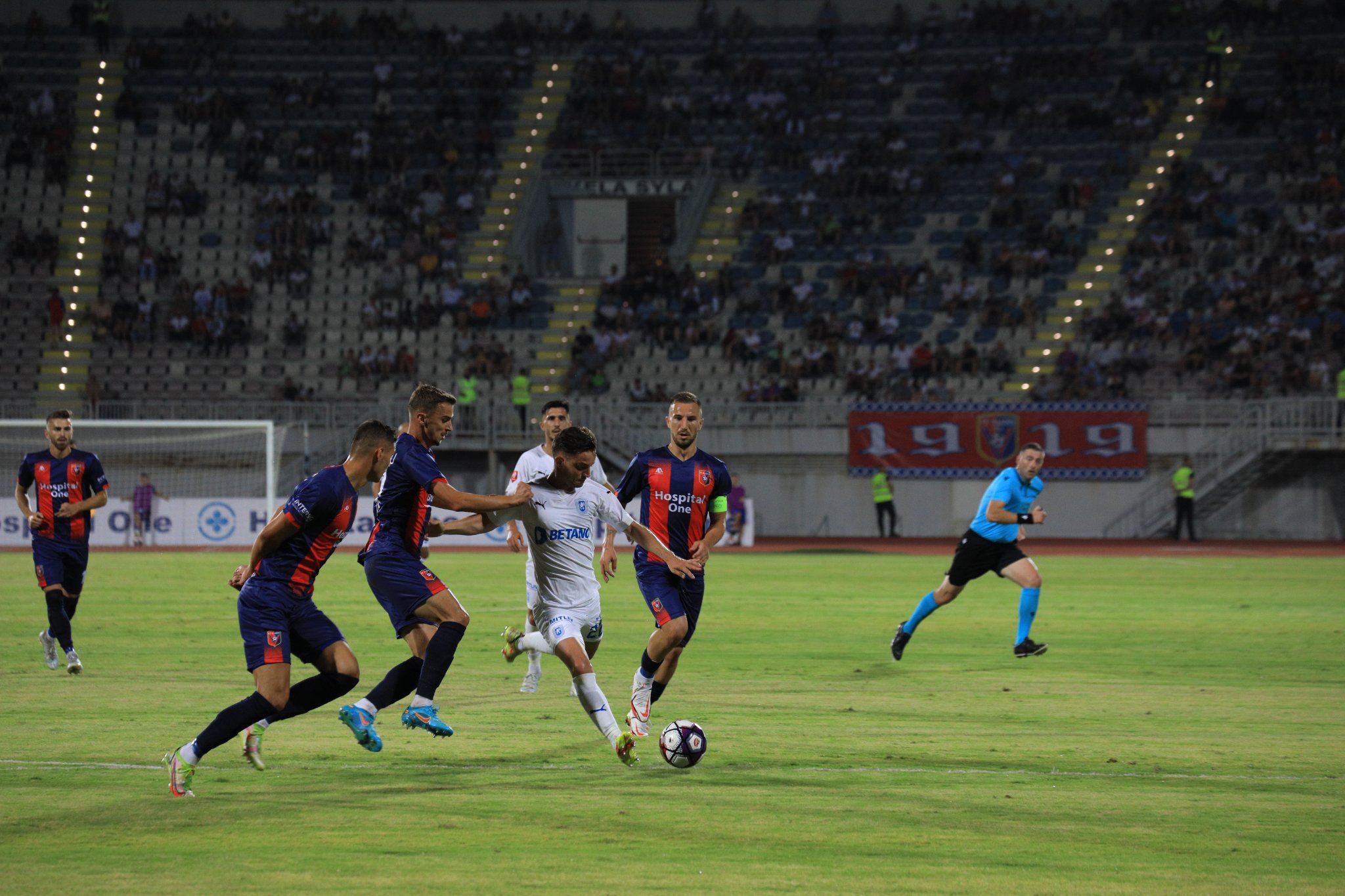 Universitatea Craiova - Vllaznia 0-0, ACUM, la Digi Sport 1. Miză importantă pentru elevii lui Laszlo Balint