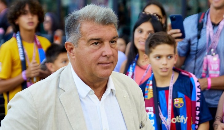 Joan Laporta a făcut planul! Cum îi va înregistra Barcelona la timp pe Robert Lewandowski și Raphinha