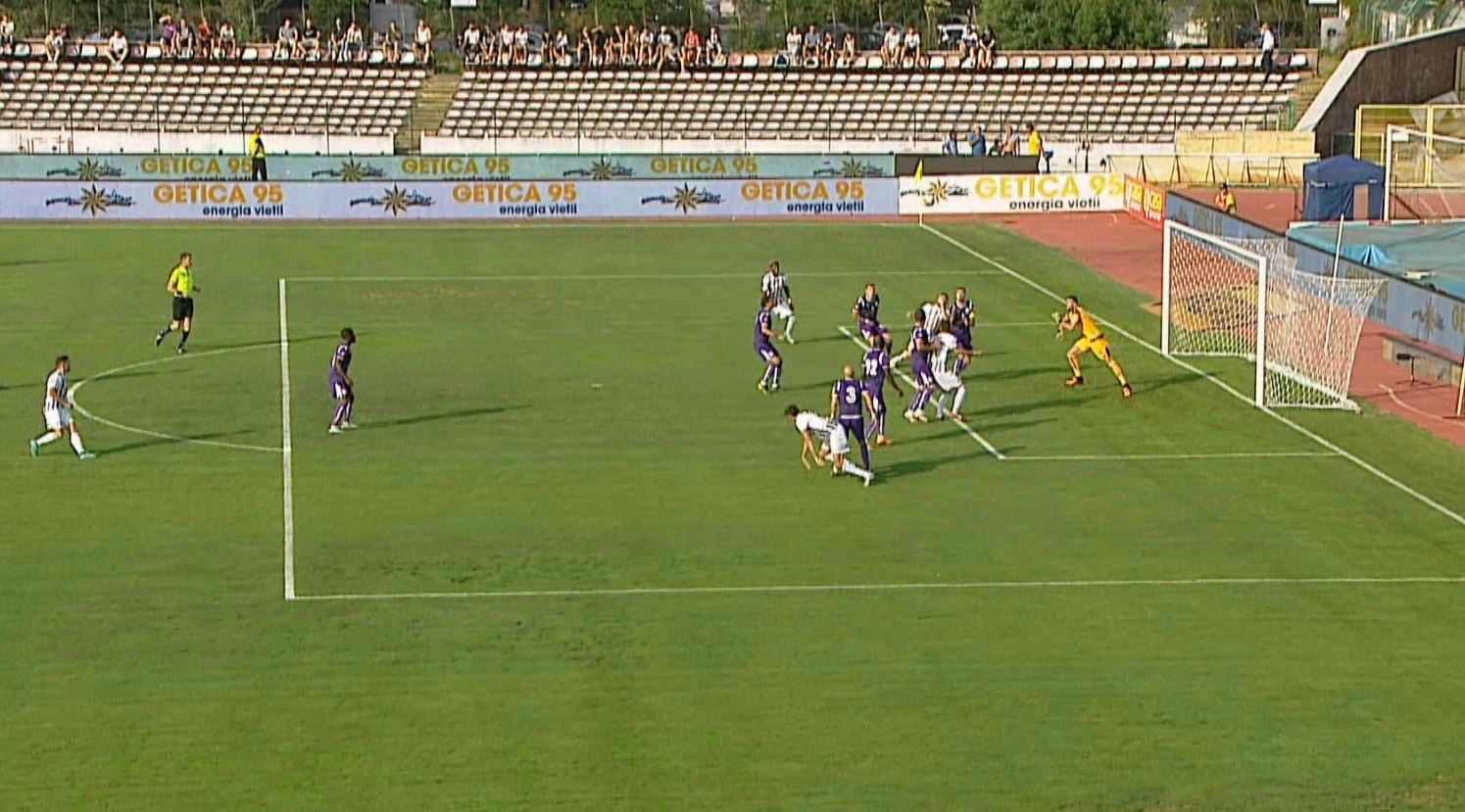 FC Argeș - “U“ Cluj 1-1, ACUM, pe Digi Sport 1. Alex Ișfan egalează! Oaspeții, în inferioritate numerică