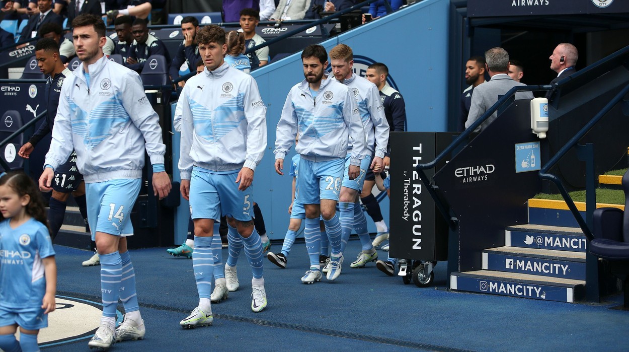 Pep Guardiola se confruntă cu o nouă problemă la Manchester City. Fotbalistul s-a operat la genunchi