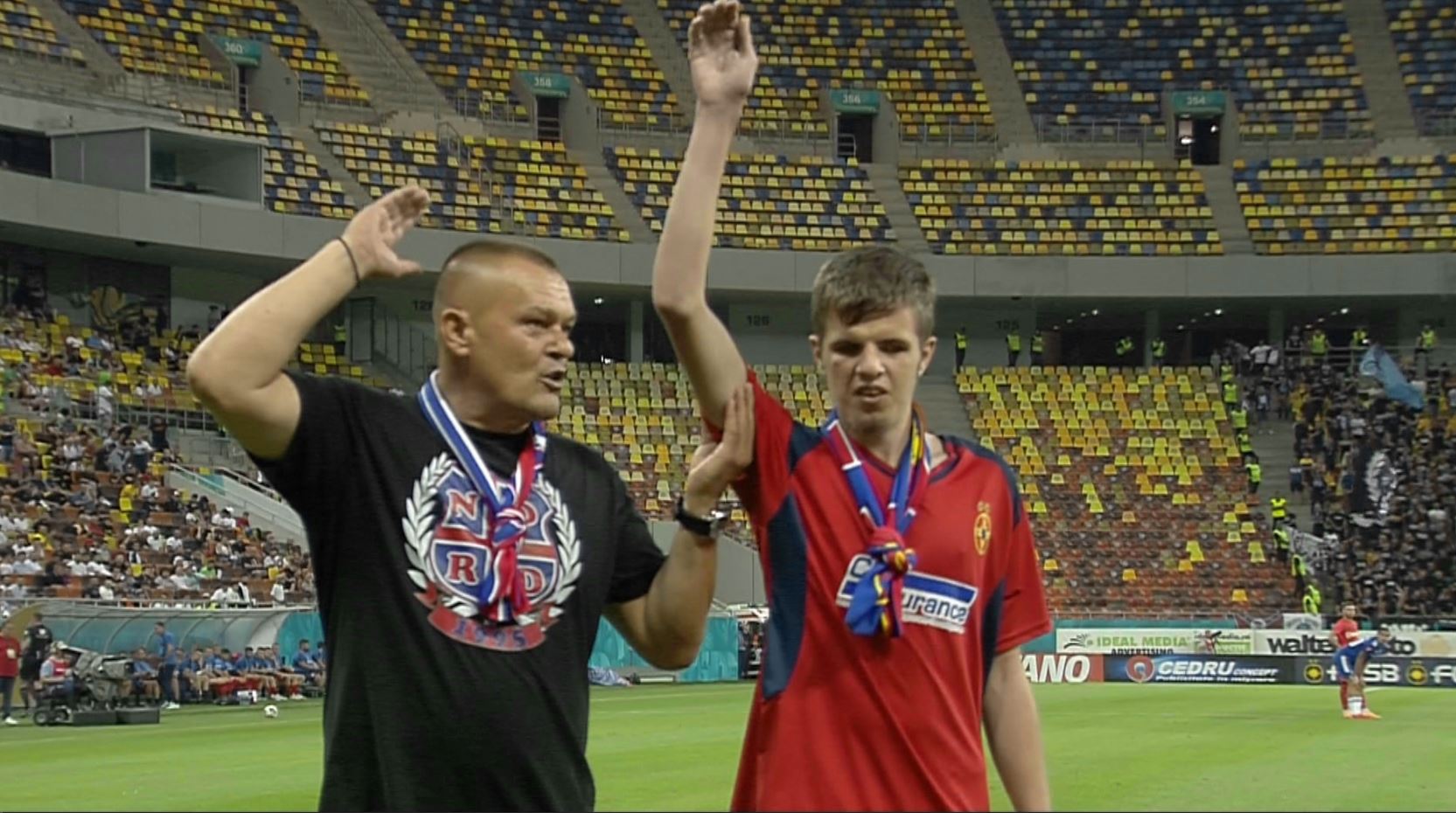 Moment special dedicat unui suporter nevăzător la FCSB - U Craiova 1948! Spectatorii i-au scandat numele minute în șir