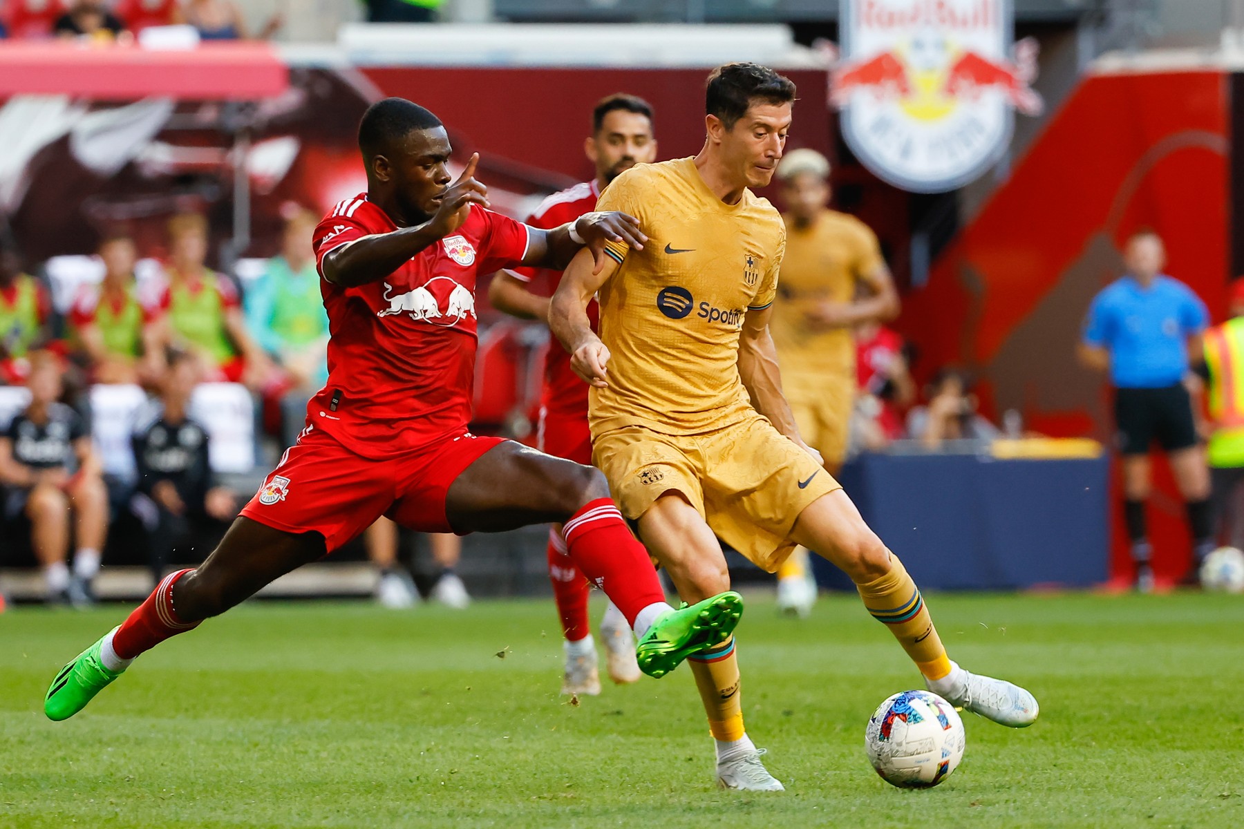 Red Bulls New York - Barcelona 0-2. Robert Lewandowski nu s-a ”lipit” la gol