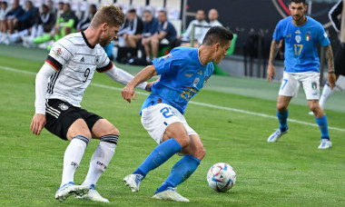 14 June 2022, North Rhine-Westphalia, Mnchengladbach: Soccer: Nations League A, Germany - Italy, Group Stage, Group 3, Matchday 4, Stadion im Borussia-Park, Germany's Timo Werner (l) and Italy's Giacomo Raspadori in action. Photo: Bernd Thissen/dpa