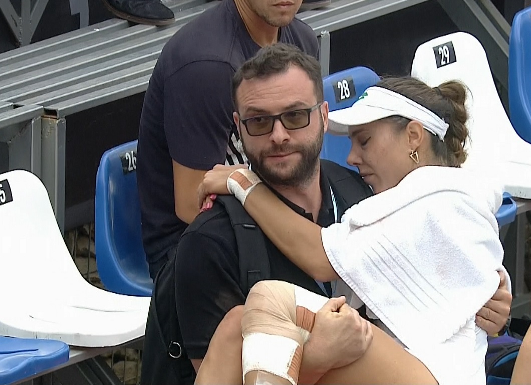 Mihaela Buzărnescu, scoasă pe brațe la WTA Iași, cu un game înainte de a câștiga. Ce s-a întâmplat