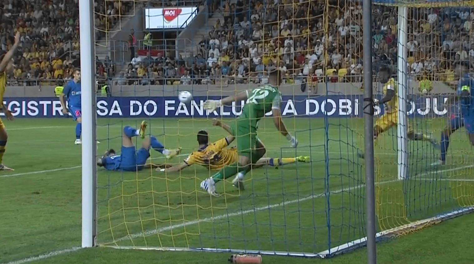 Dunajska Streda - FCSB 0-1. Tamm înscrie. Gazdele nimeresc bara, dar sunt în 10 oameni. Olaru, gol anulat