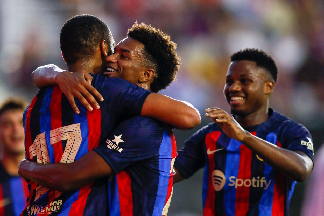 Chelsea încearcă marea lovitură! Londonezii negociază cu un atacant de la FC Barcelona