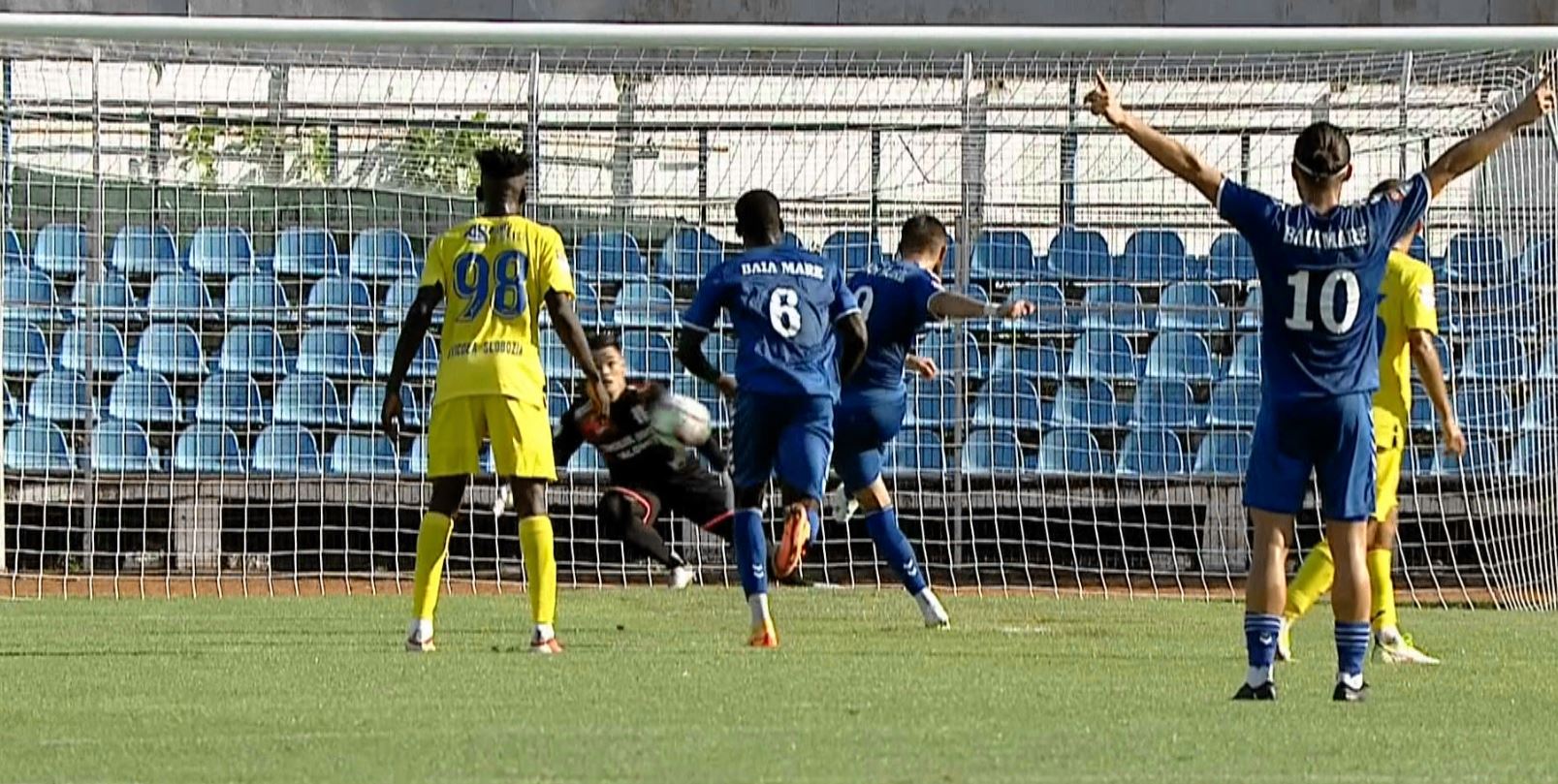 Unirea Slobozia - Minaur Baia Mare 2-0, ACUM, la Digi Sport 1. Mario Contra apără un penalty