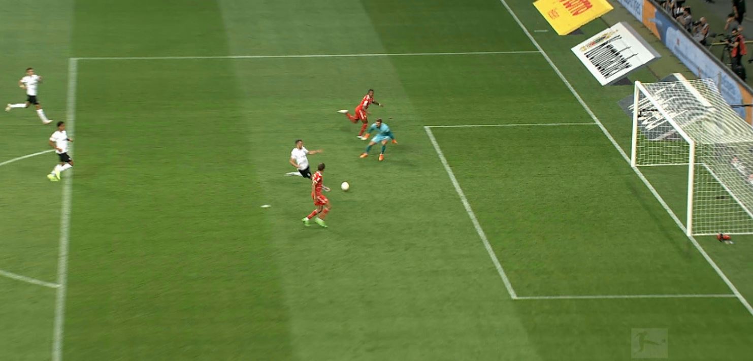 Ratare cum rar vezi pe terenul de fotbal. Cu poarta goală, Thomas Muller a dat în bară din doar 4 metri