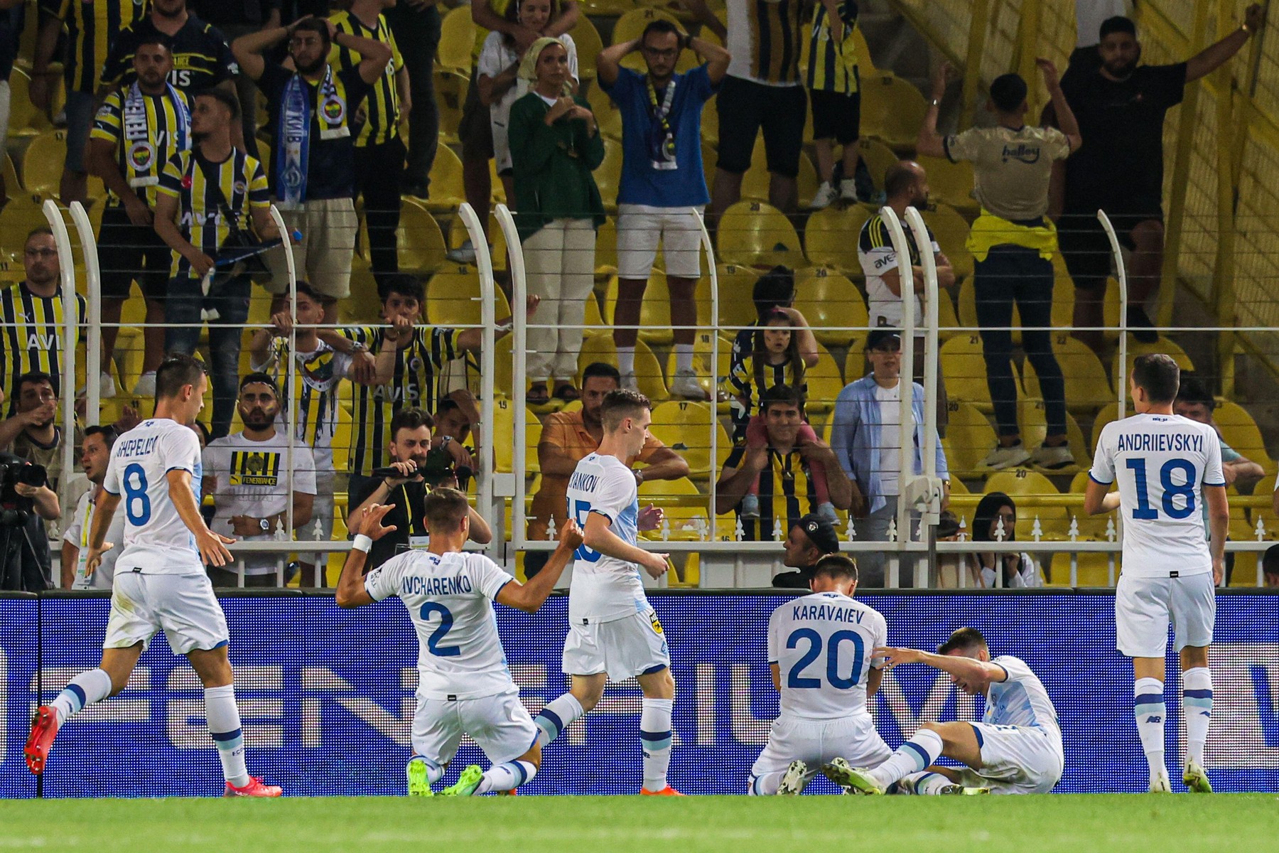 UEFA a anunțat sancțiunea pentru Fenerbahce, după ce fanii turci i-au scandat numele lui Vladimir Putin