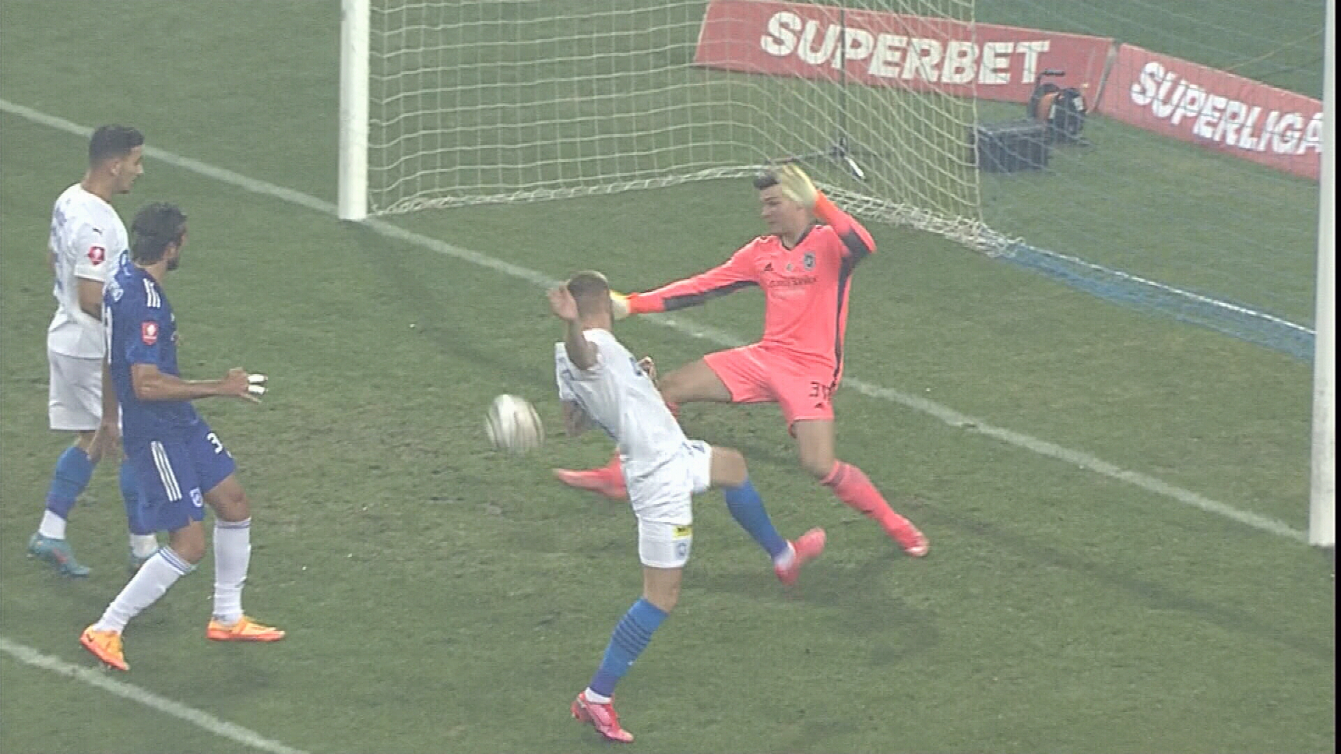 U Craiova 1948 - Universitatea Craiova 0-2, ACUM, la Digi Sport 1. Oltenii lui Balint, în avantaj după două goluri de la 11 metri