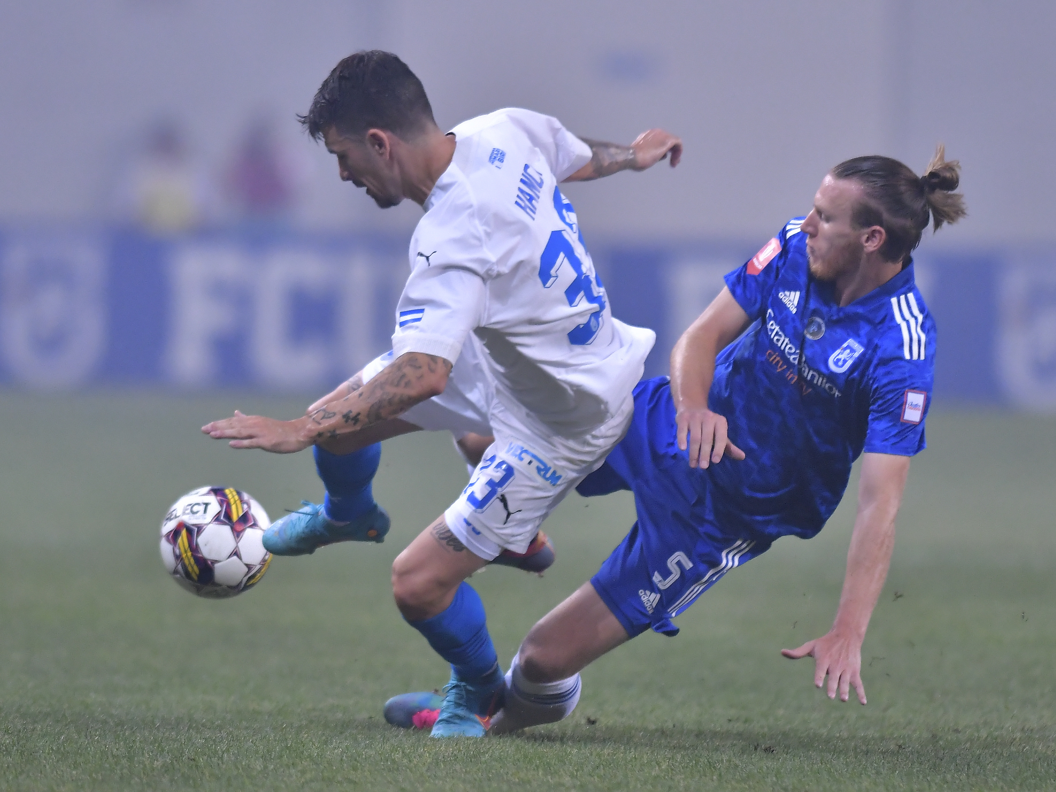 Universitatea Craiova - U Craiova 1948, Live Video, 19:00, Digi Sport 1. Trupa lui Rădoi poate urca pe podium. Echipele