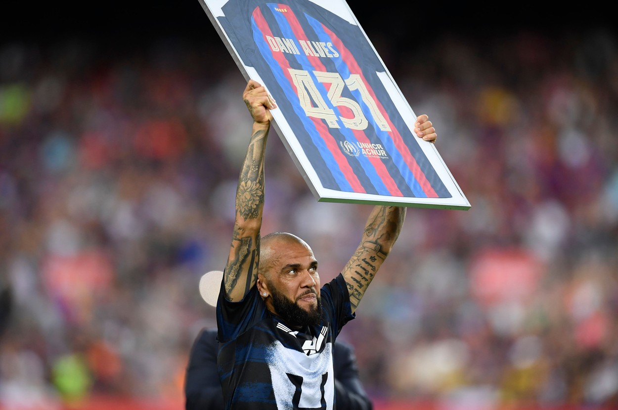 Moment emoționant pe Camp Nou. Barcelona și-a luat la revedere de la Dani Alves