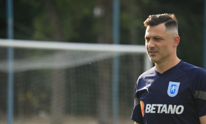 Mirel Rădoi a condus primul antrenament la Craiova / Foto: Facebook@UCVOficial