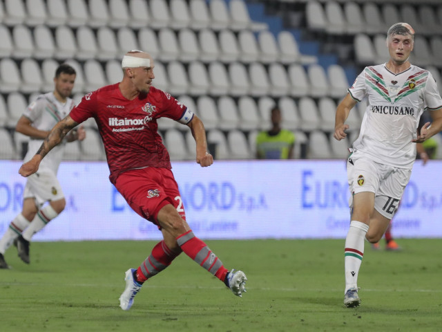 Cremonese, vittoria in Coppa Italia con la Ternana.  Ionuț Radu ha segnato due gol al suo debutto, Vlad Chiricheș era il capitano