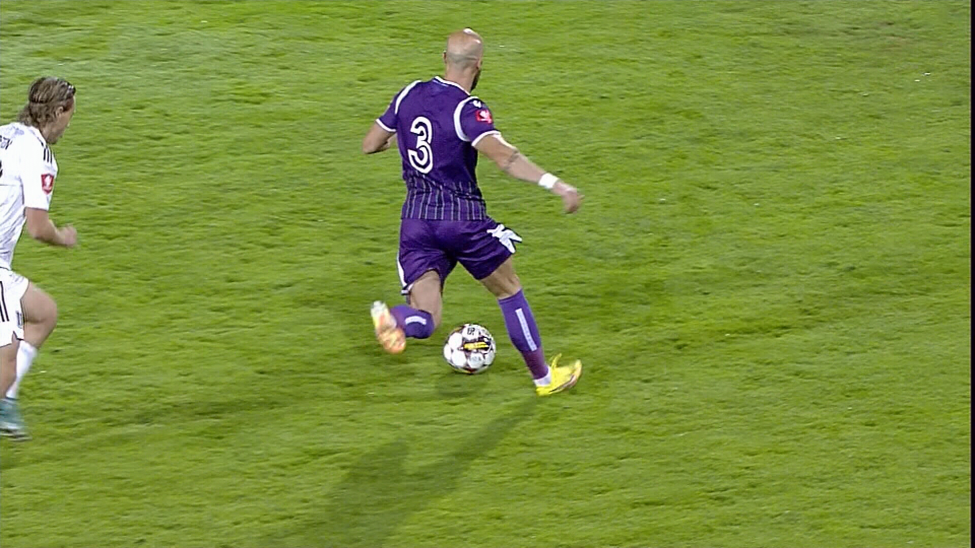 Ce eroare! Iasmin Latovlevici, ”assist” perfect pentru Andrea Compagno la FC Argeș - U Craiova 1948