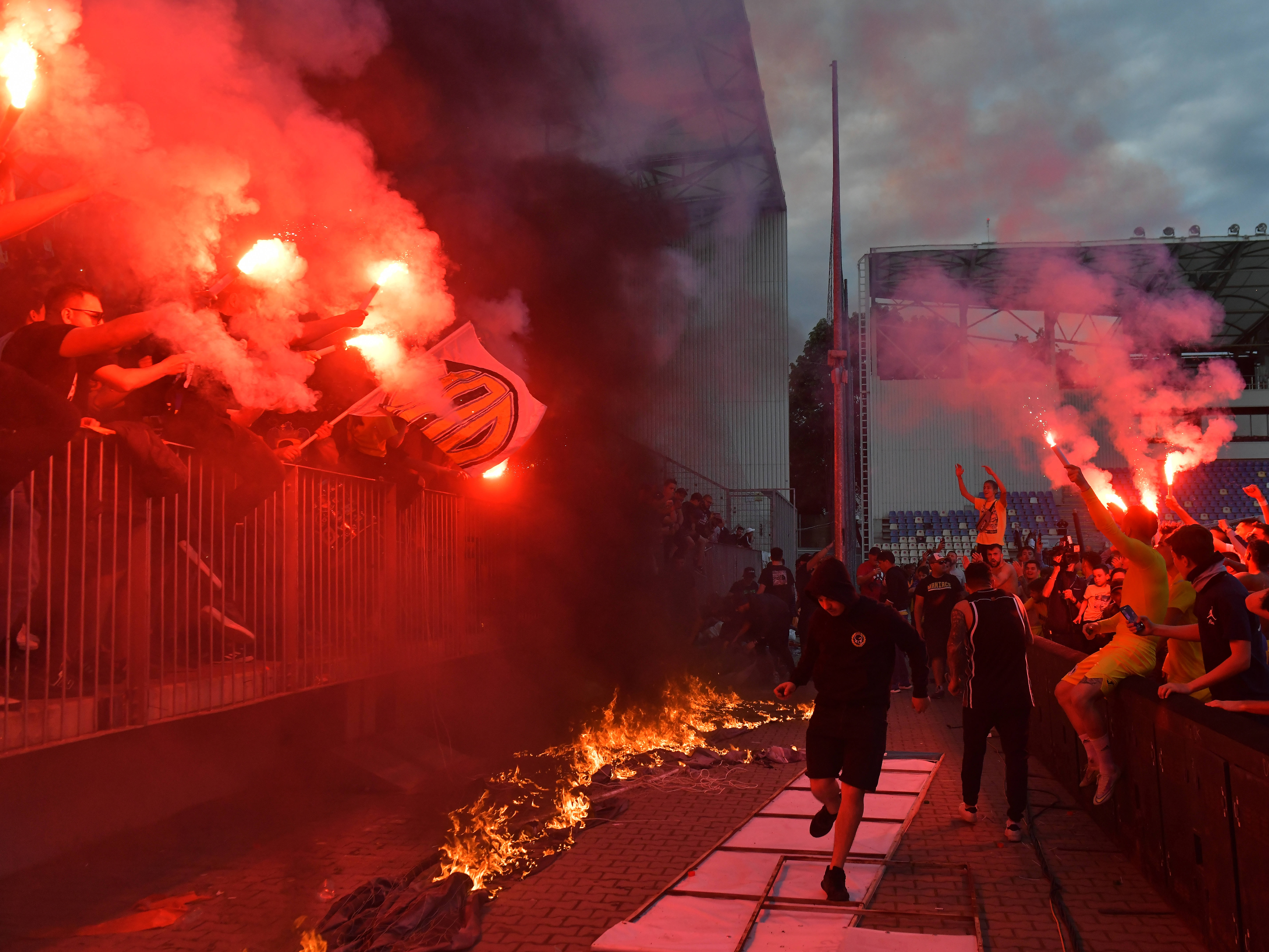 Petrolul-Rapid, Live Video 21:45, Digi Sport 1. Un derby al orgoliilor între echipe cu suporteri pătimaşi