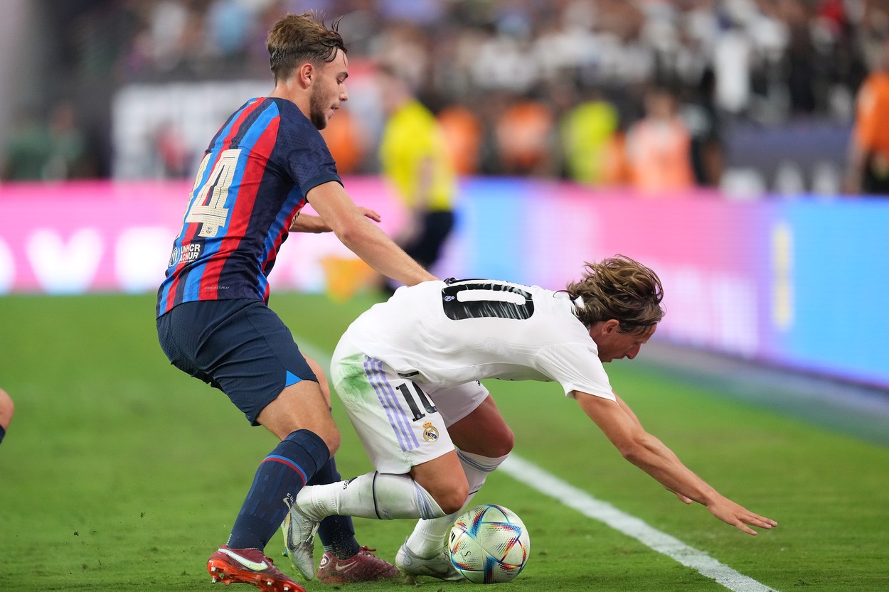 Barcelona i-a prelungit contractul, i-a pus clauză de un miliard, dar l-a trimis împrumut la Valencia