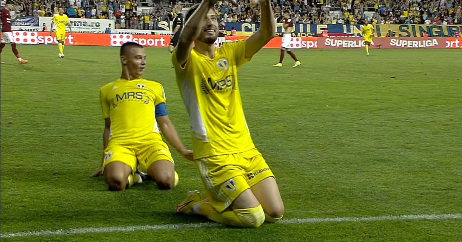 Petrolul - Rapid 1-0. Gafa portarului Moldovan a decis derby-ul. Spectacol total în tribune