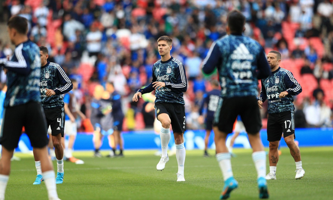 London, UK. 1st June 2022; Wembley Stadium, London, England : CONBEMOL-UEFA CHAMPIONS CUP - FINALISSIMA, Italy versus Argentina: Juan Foyth of Argentina warming up Credit: Action Plus Sports Images/Alamy Live News