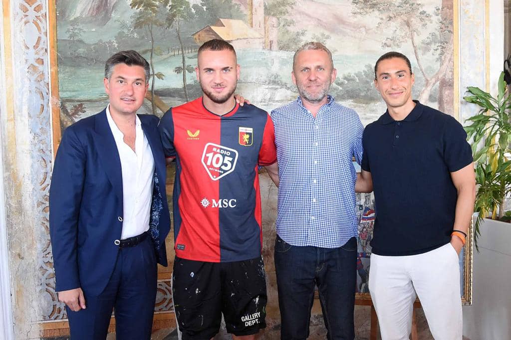 OFICIAL | George Pușcaș este noul jucător al celor de la Genoa. Primele imagini în tricoul ”grifonilor”