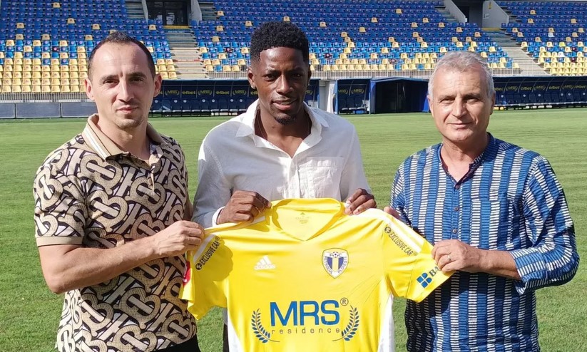 OFICIAL | Petrolul a transferat un jucător cu aproape 50 de meciuri în Ligue 1