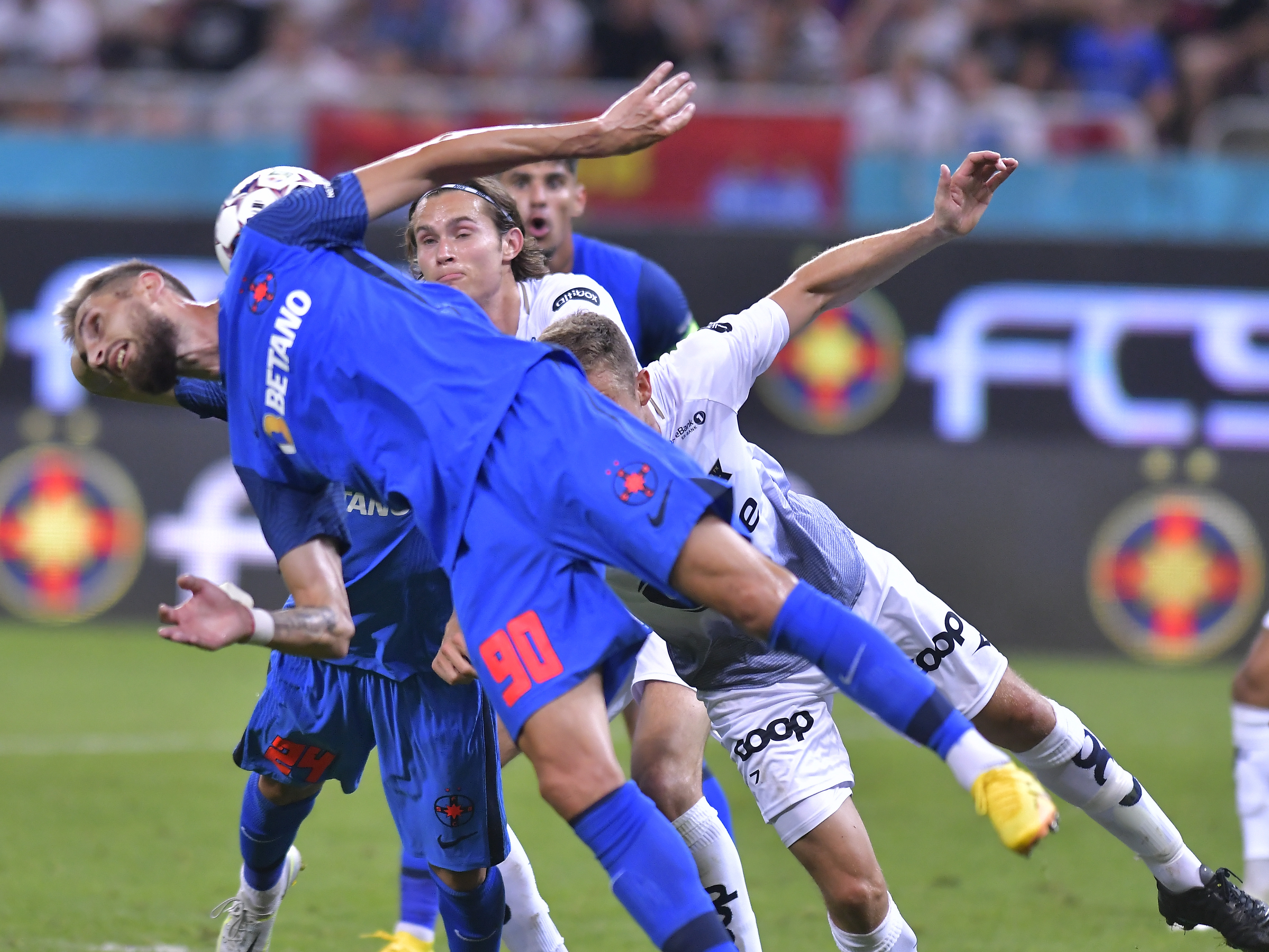 Nu toți jucătorii l-au mulțumit pe Becali în meciul cu Viking: ”Scârțâie”. Patronul FCSB, ironic la adresa lui Popescu
