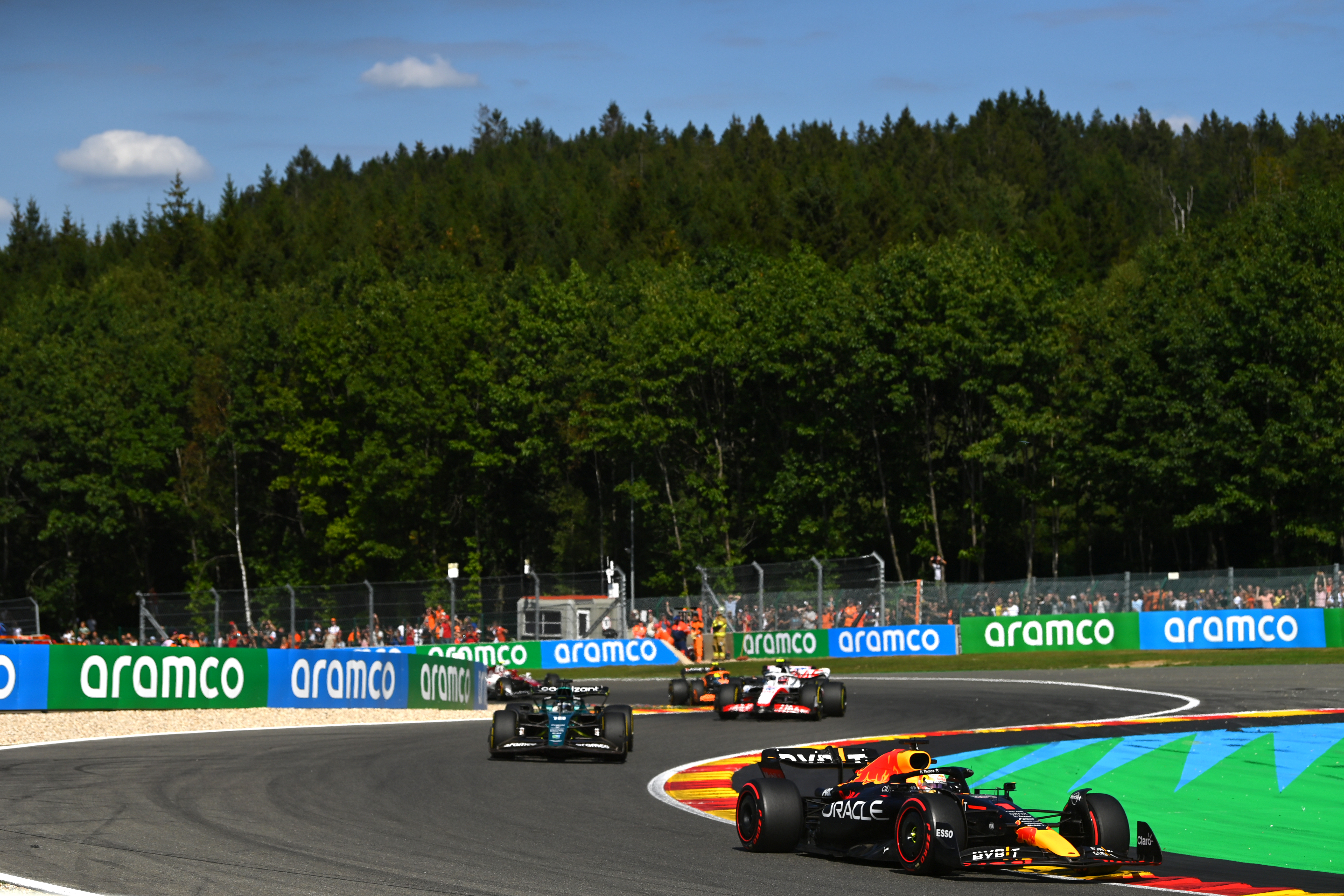 Marele Premiu al Belgiei, ACUM, pe Digi Sport 1. Max Verstappen, plecat de pe 14, e lider după 20 de tururi