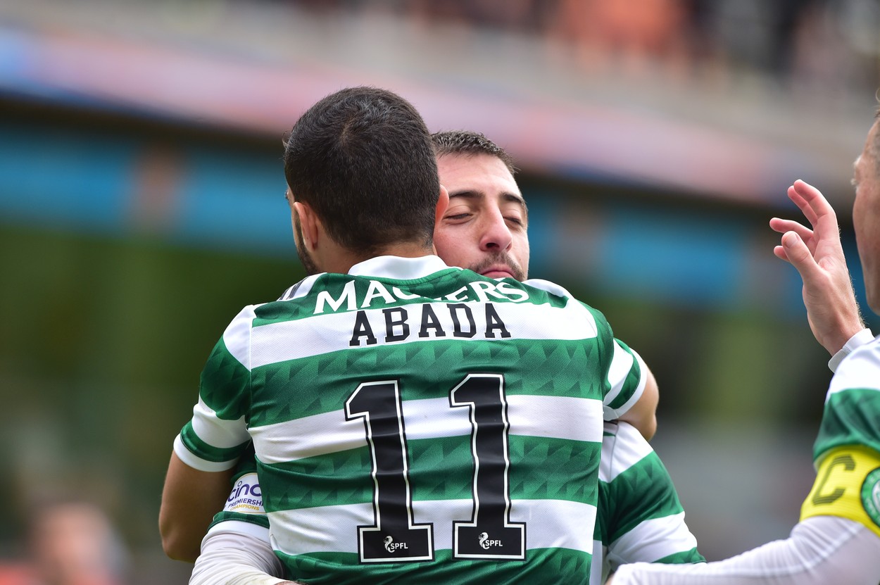 Dundee United - Celtic 0-9, în campionatul Scoției. Două hat-trick-uri au fost reușite