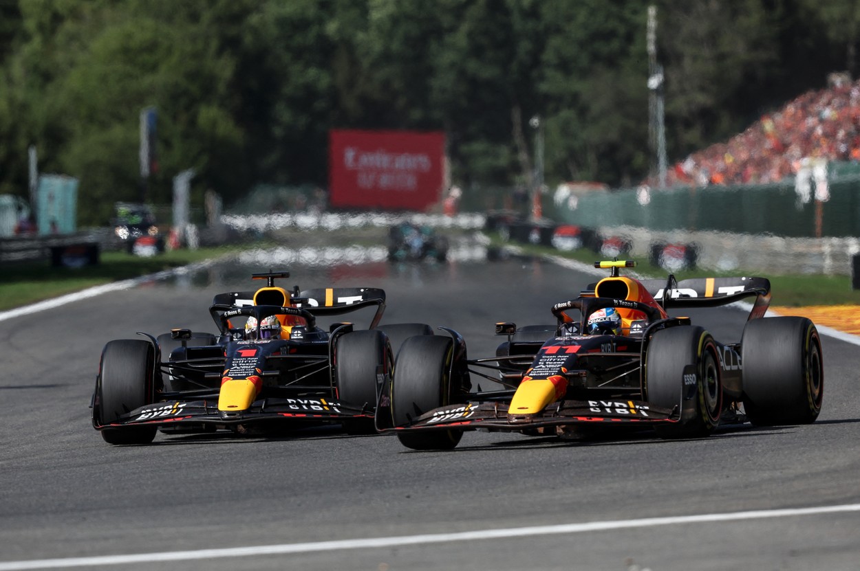 Marele Premiu al Belgiei, ACUM, pe Digi Sport 1. Max Verstappen, plecat de pe 14, e lider. Hamilton abandonează