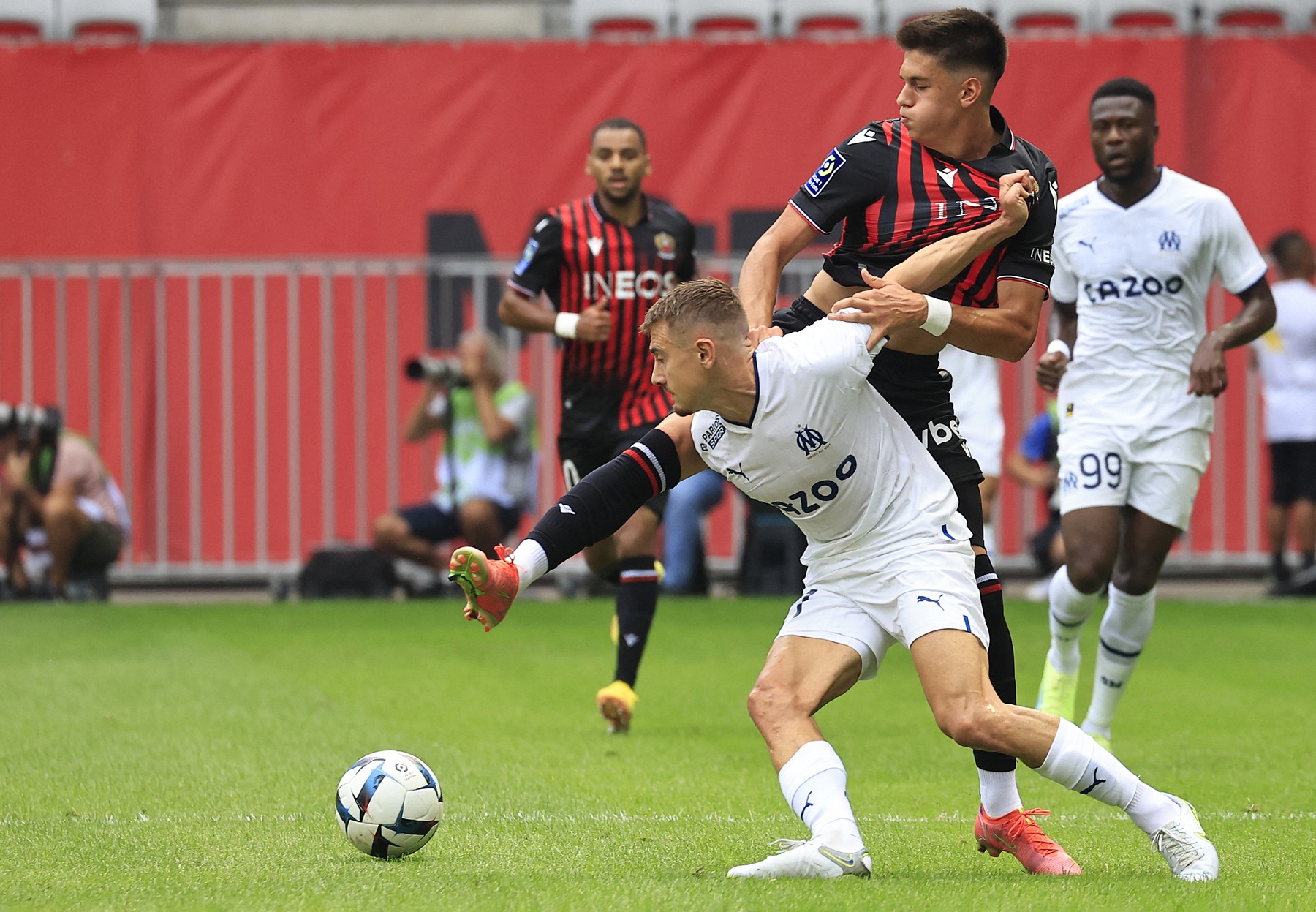 Rareș Ilie, înlocuit la pauză în partida Nice - Marseille 0-3. Echipa sa rămâne fără victorie în Ligue 1