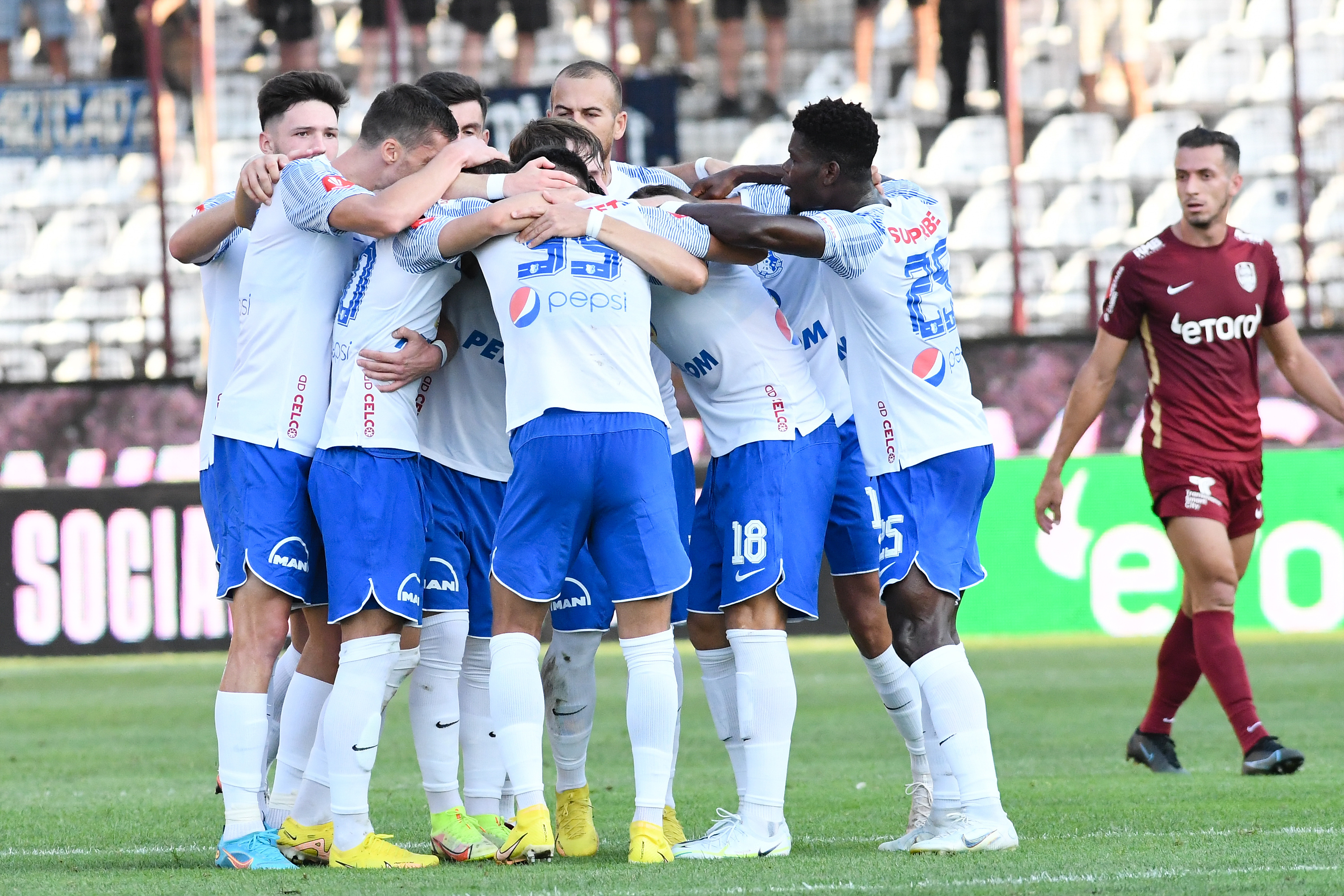 CFR Cluj - Farul 1-3. Rezerva Louis Munteanu, dublă spectaculoasă. Campioana, făcută șah-mat de puștii lui Hagi, care sunt lideri