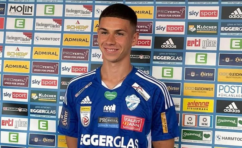 Internațional român de juniori, transferat în prima ligă din Austria. Va fi deținut în coproprietate cu AS Roma