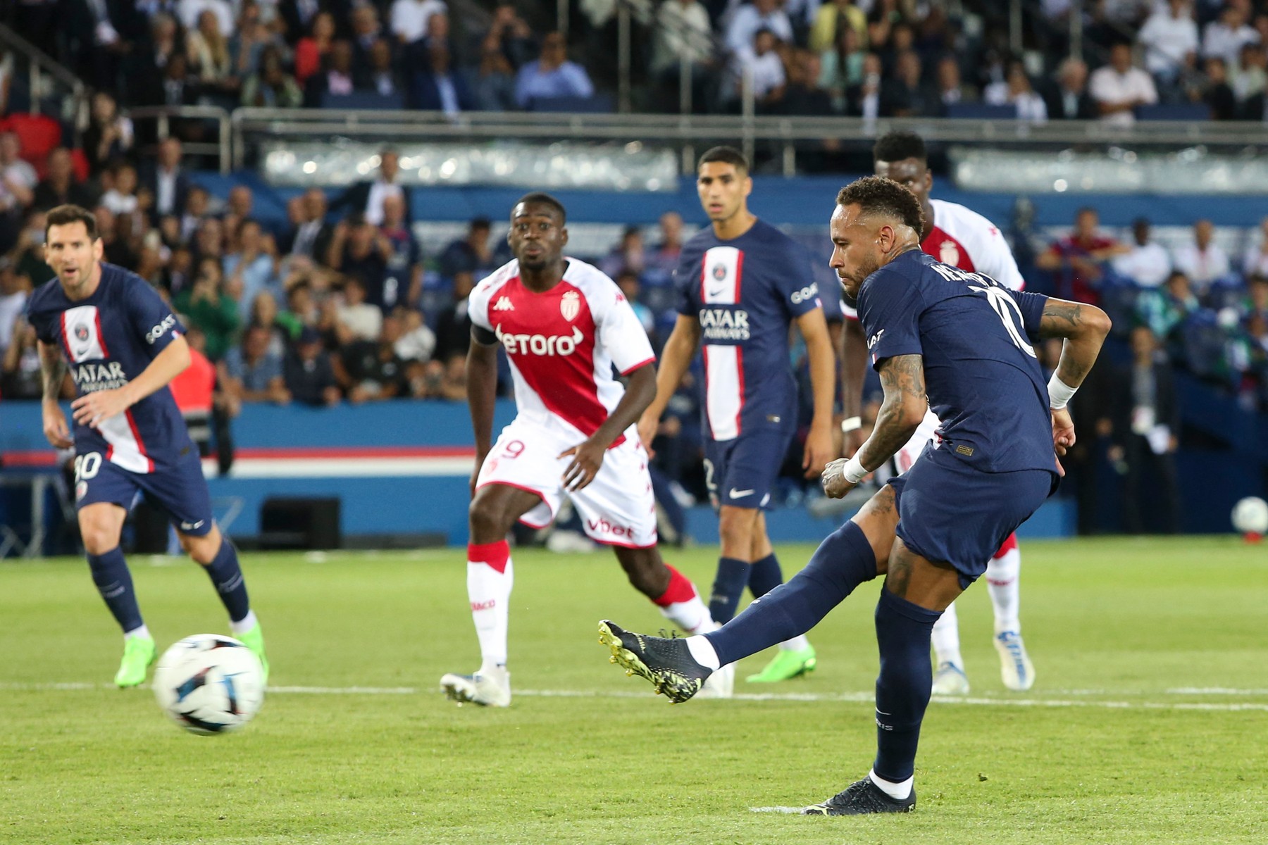 Reacția lui Galtier după ce Neymar a executat penalty-ul din meciul cu AS Monaco, deși Mbappe era cel desemnat