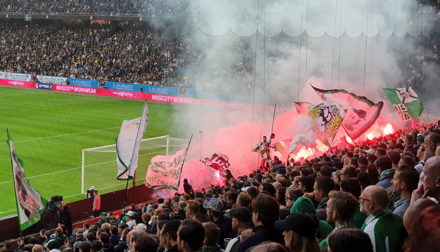 S-au bătut pe “Friends Arena”! Incidente grave în Suedia, la meciul AIK – Hammarby