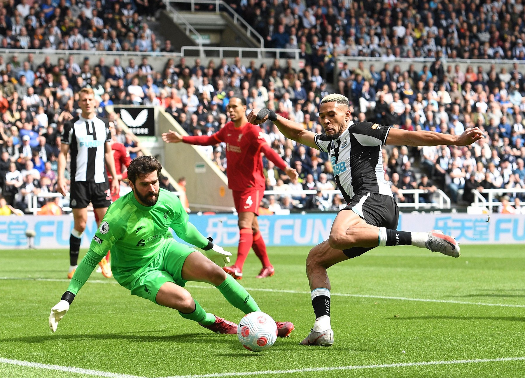 Liverpool - Newcastle 0-0, ACUM, Digi Sport 2. Oaspeții, ocazii mai mari