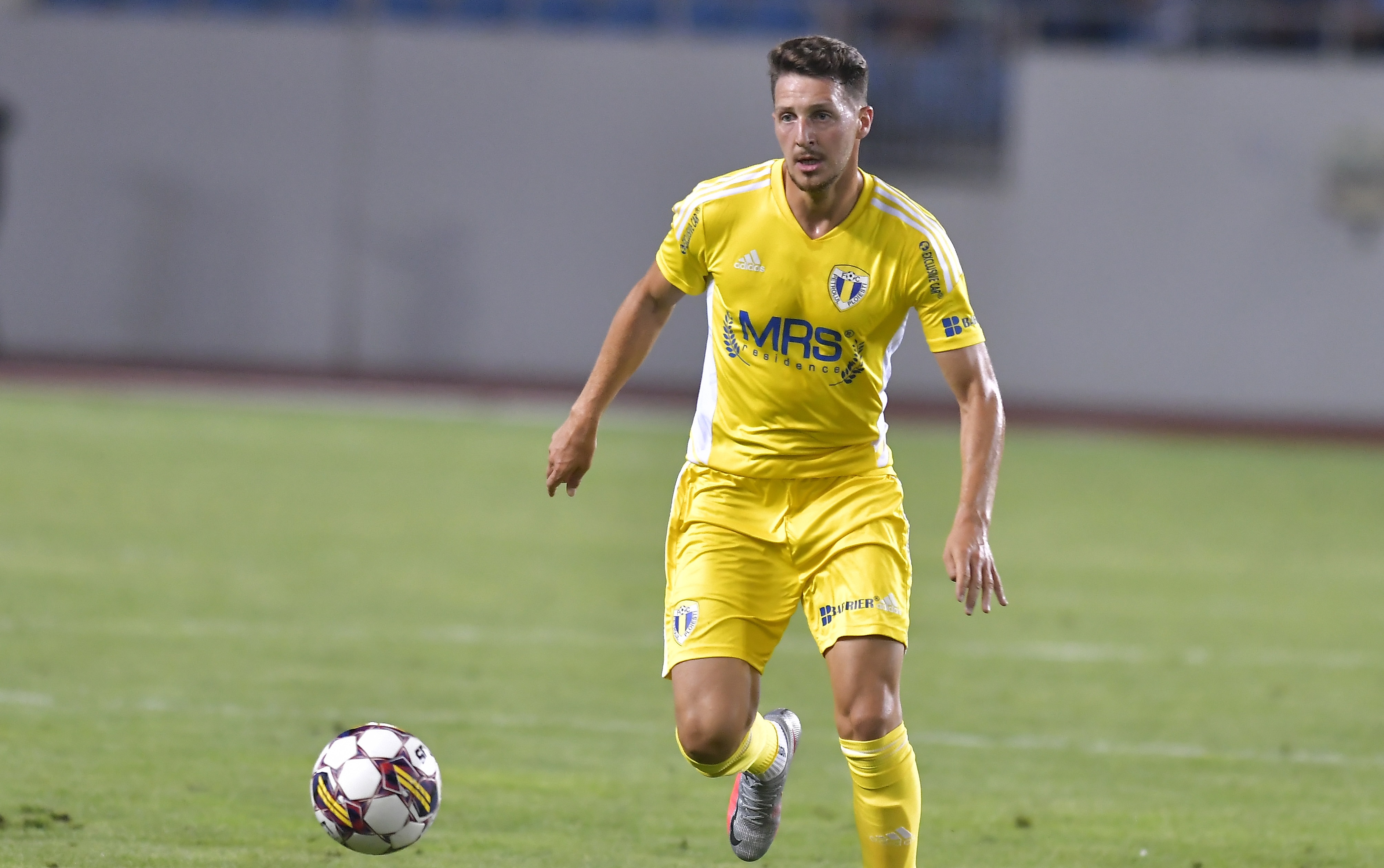 Chindia Târgoviște - Petrolul Ploiești 0-2, ACUM, Digi Sport 1. Dumitriu a reusit dubla. Ivanovski, eliminat