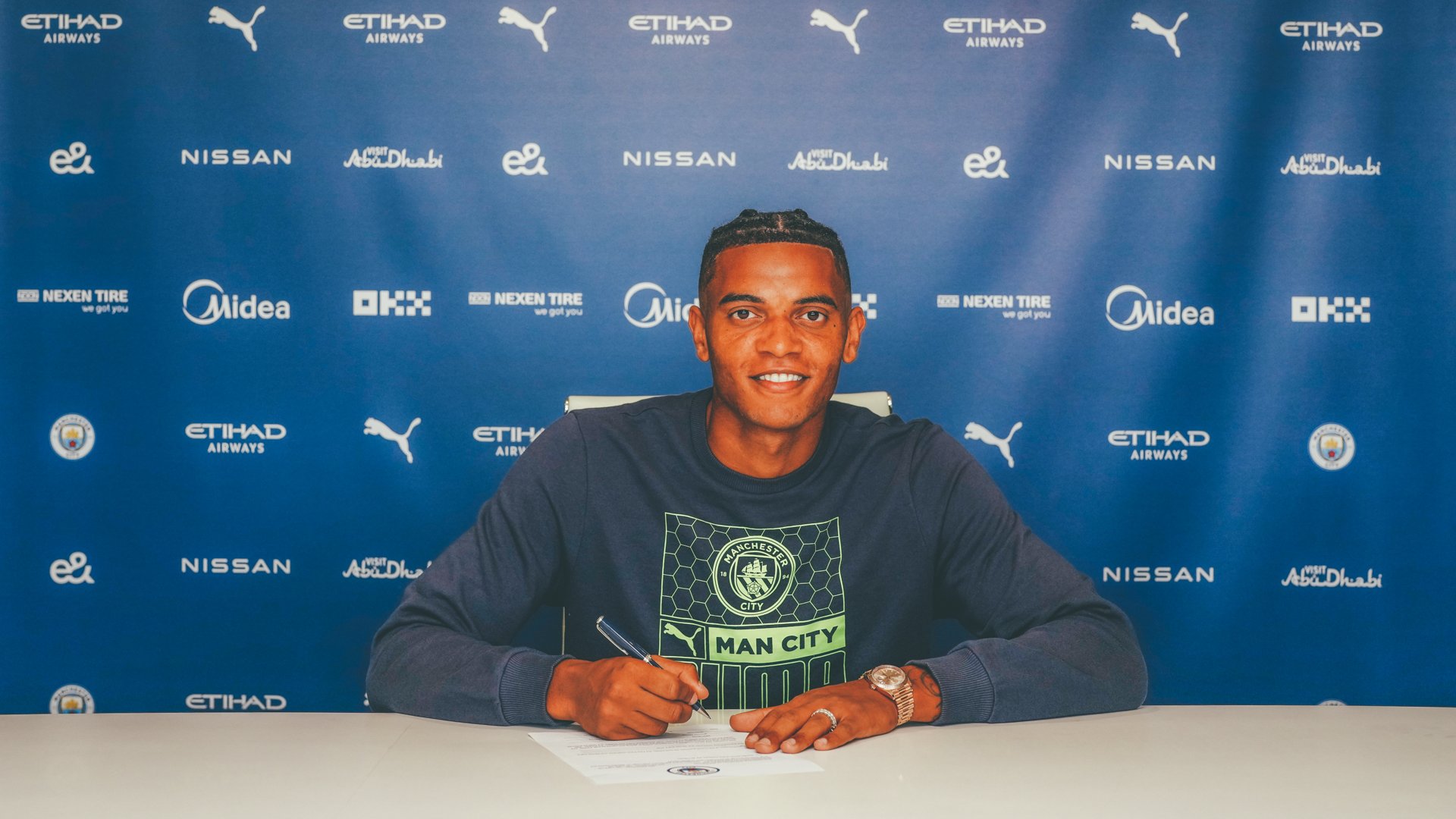 OFICIAL | Manuel Akanji, prezentat la Manchester City. Ce salariu are elvețianul