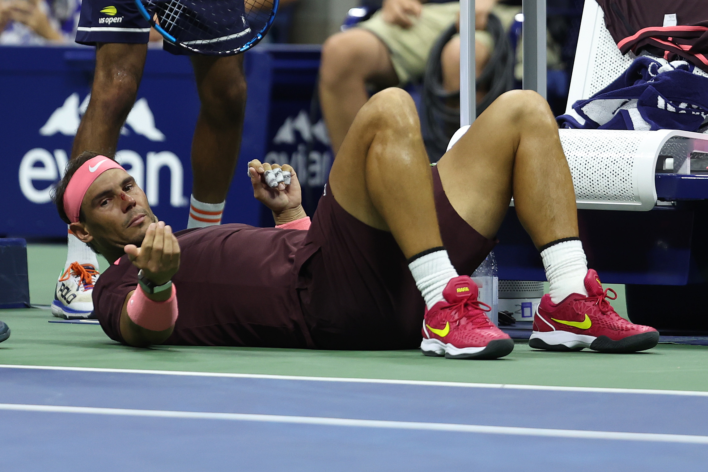 Rafael Nadal și-a spart nasul cu racheta. Doctorii au intrat pe teren: Arată ca un jucător de hochei