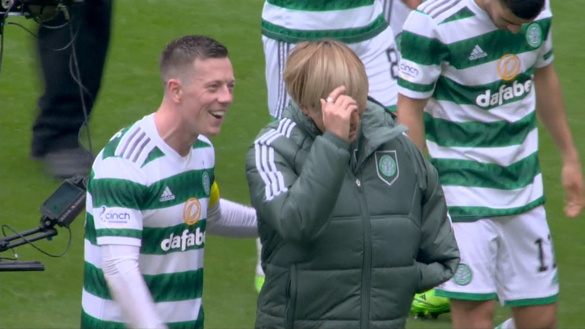 Faza zilei după Celtic - Rangers 4-0. Accidentat, un jucător al gazdelor a intrat pe teren cu geaca pe el. Ce a urmat