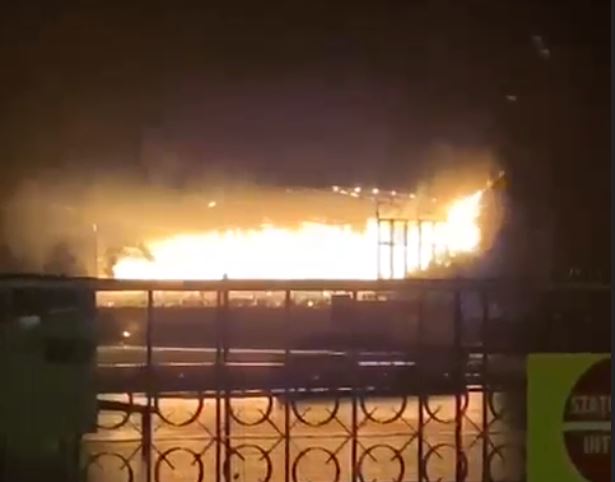 Stadion, în flăcări! Incendiu, în miez de noapte, la Slobozia. A plouat 12 ore neîncetat și meciul poate fi amânat