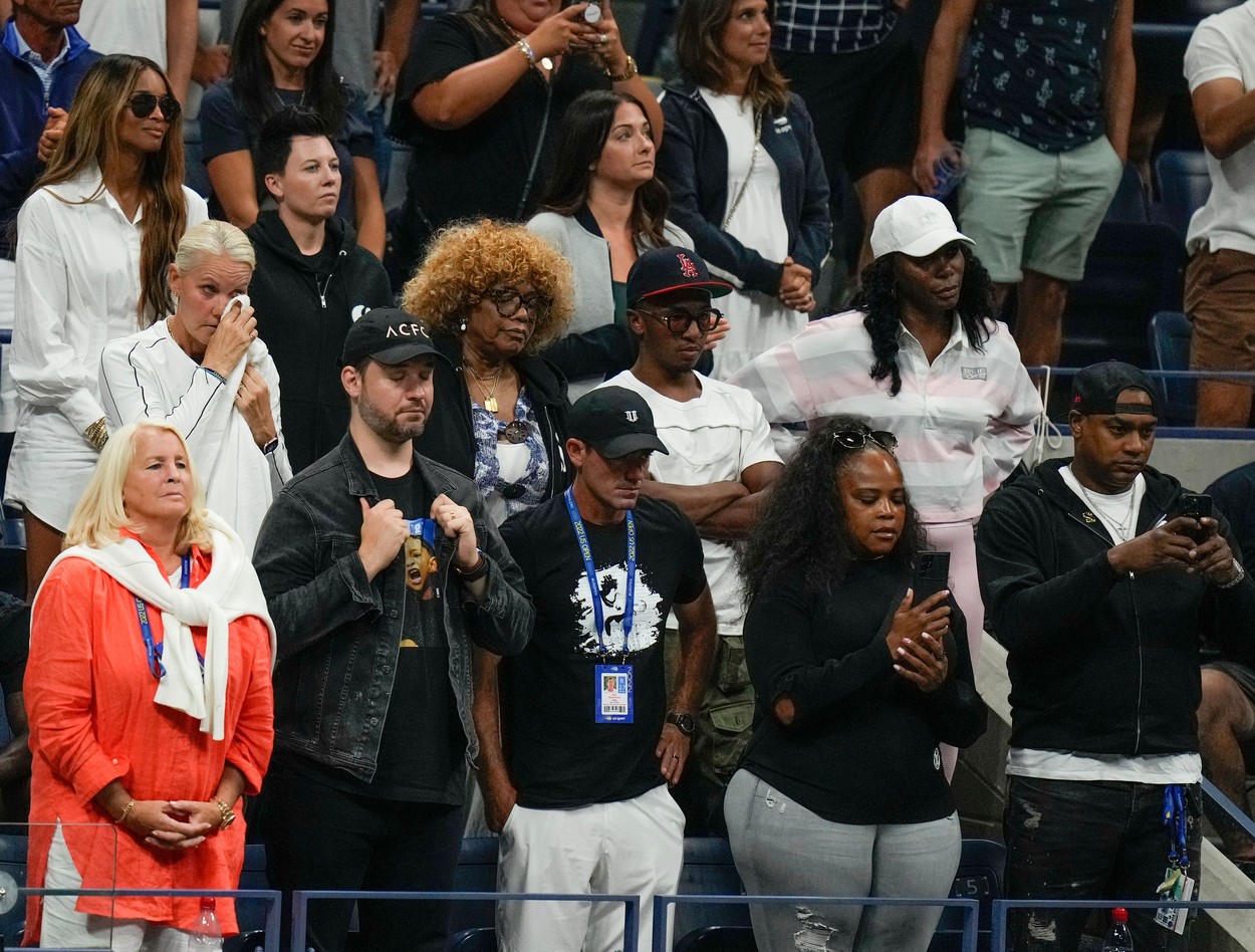 Cum a fost surprinsă Venus Williams în tribune, după discursul în lacrimi al Serenei! Imaginile au făcut înconjurul lumii