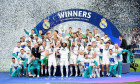 Award ceremony, jubilation Team Real with the trophy, team photo, MARCELO (Real) holds up the trophy, team, Soccer Champions League Final 2022, Liverpool FC (LFC) - Real Madrid (Real) 0: 1, on May 28th, 2022 in Paris/ France.