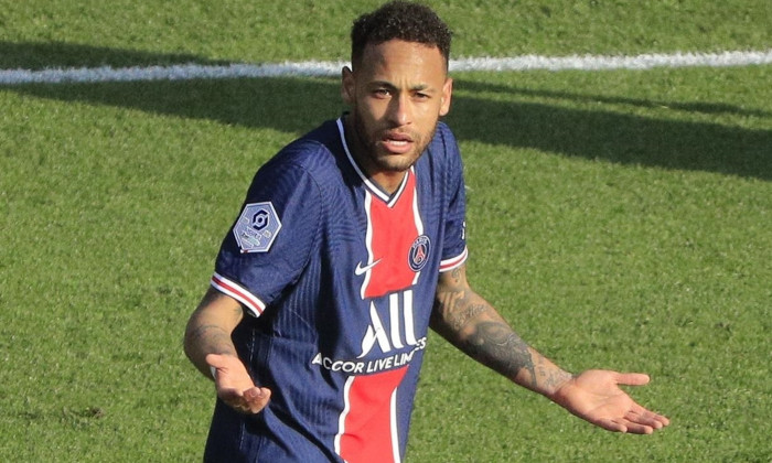 Neymar disappointed by a call during Paris Saint-Germain and LOSC Lille