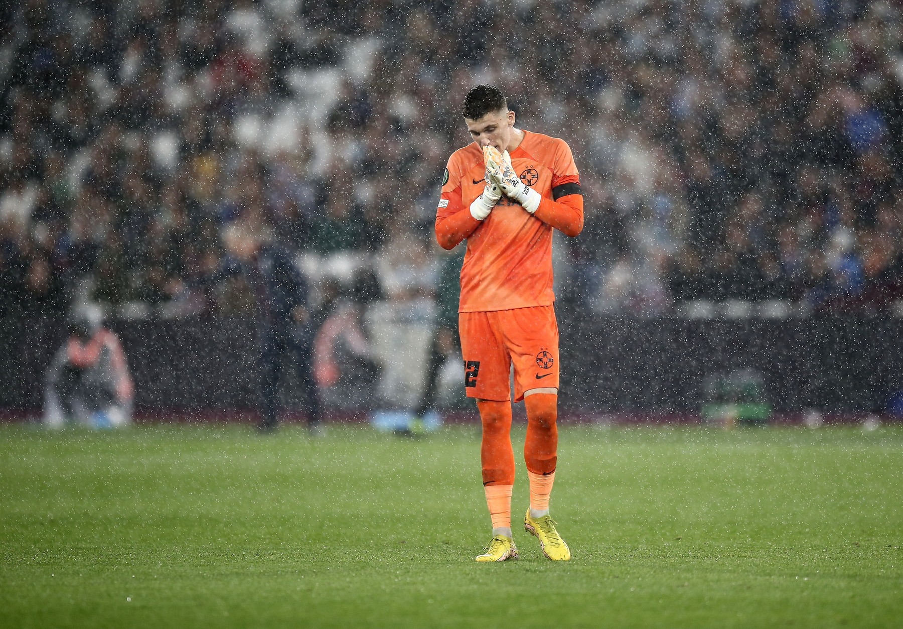 68 de minute de entuziasm, final ”în genunchi”: West Ham - FCSB, în imagini