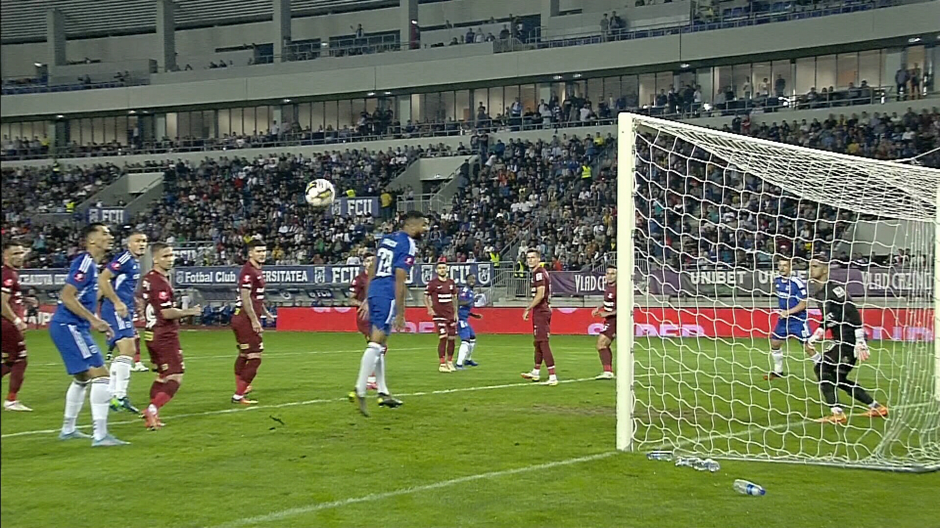 U Craiova 1948 - Rapid 0-0, ACUM, în direct la Digi Sport 1. Giuleștenii, în zece jucători după eliminarea lui Ioniță! Iancu lovește bara