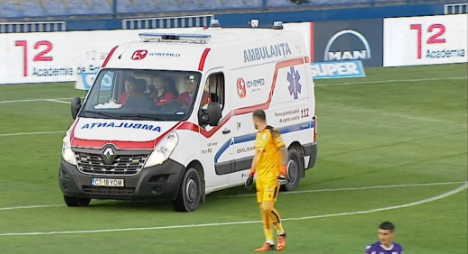 Clipe de panică la Farul - FC Argeș, la doar o zi după cele de la Cadiz - Barcelona. Ambulanța, nevoită să intre pe teren