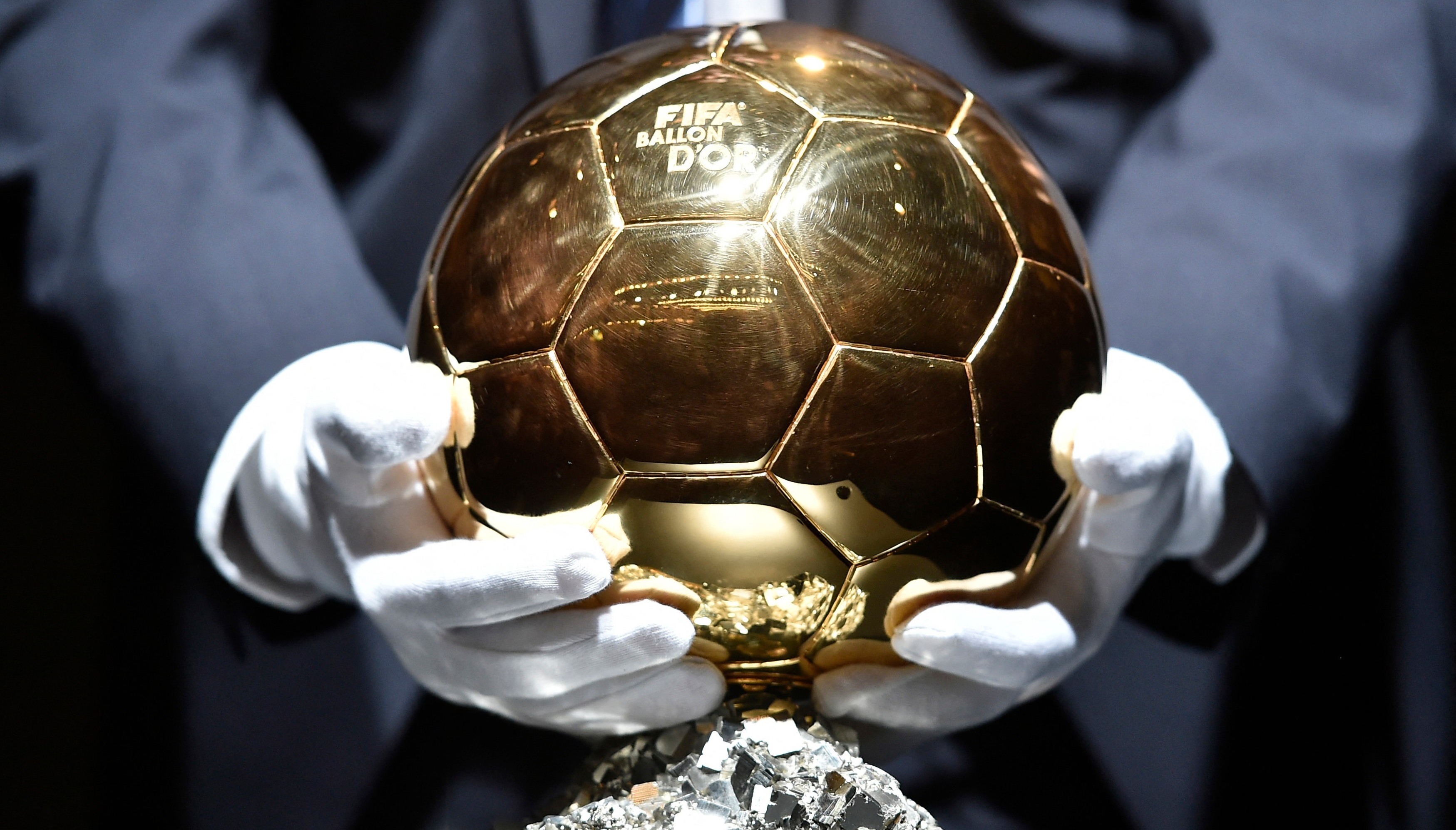 Situație rară! Noul favorit la Balonul de Aur riscă să fie suspendat de UEFA